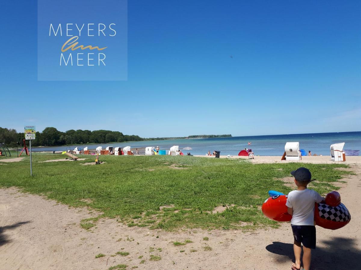 Hébergement de vacances Schwarzes Holzferienhaus Mit Sauna -- L I E B L I N G S P L A T Z -- An Der Ostsee, Bei Wismar, 500m, Alles Inklusive Zierow